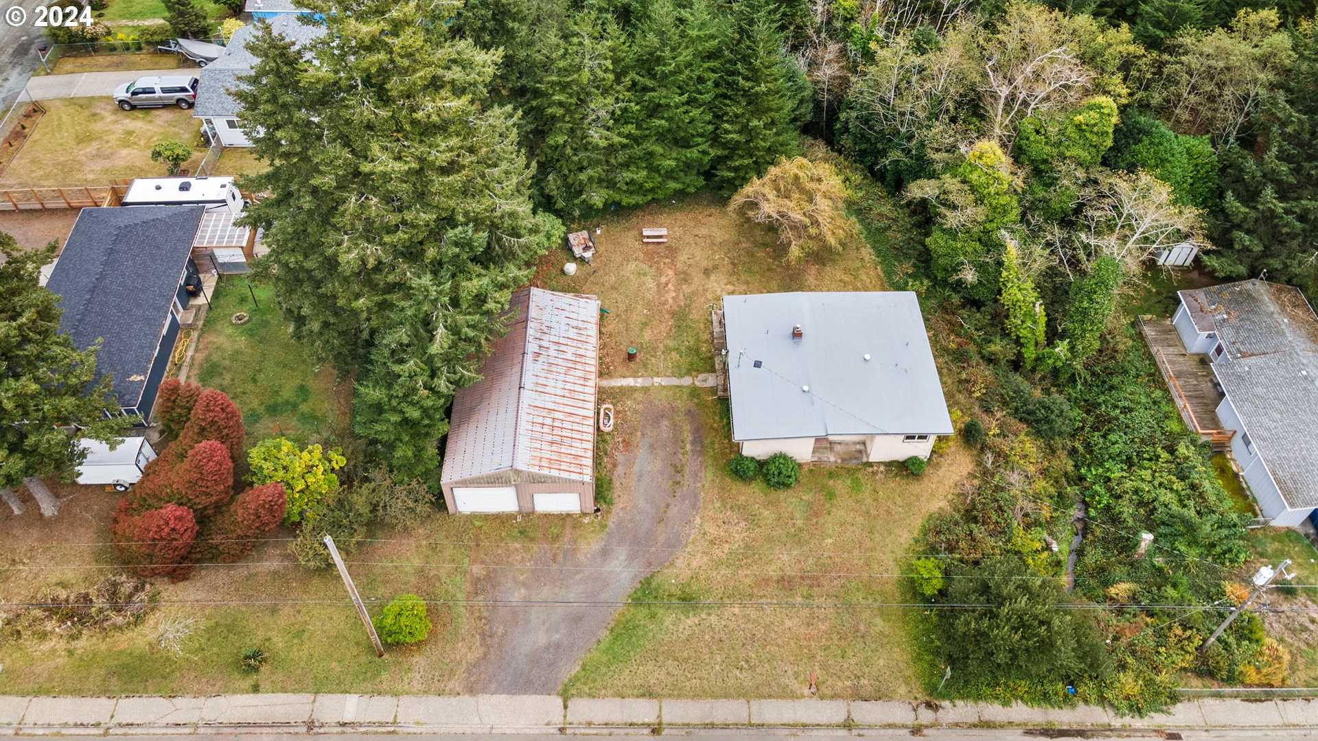 photo 3: 645 S CAMMANN ST, Coos Bay OR 97420