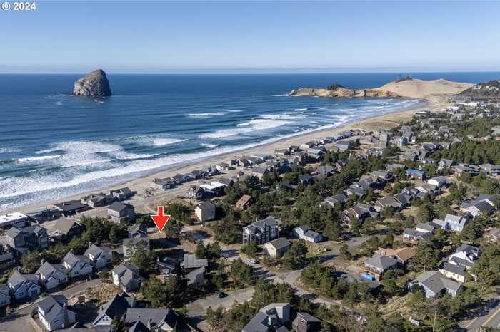 photo 2: 5601 KIWANDA DR, Pacific City OR 97135