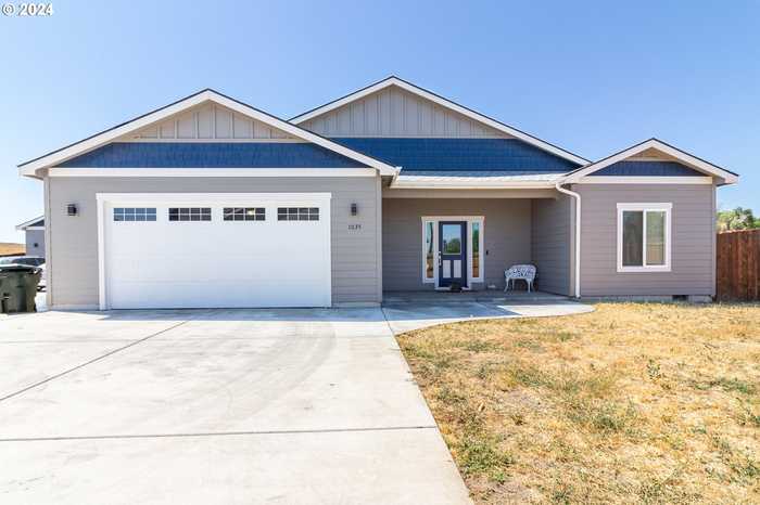 photo 1: 1035 W GETTMAN RD, Hermiston OR 97838