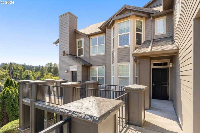 photo 1: 975 SPRINGTREE LN, West Linn OR 97068