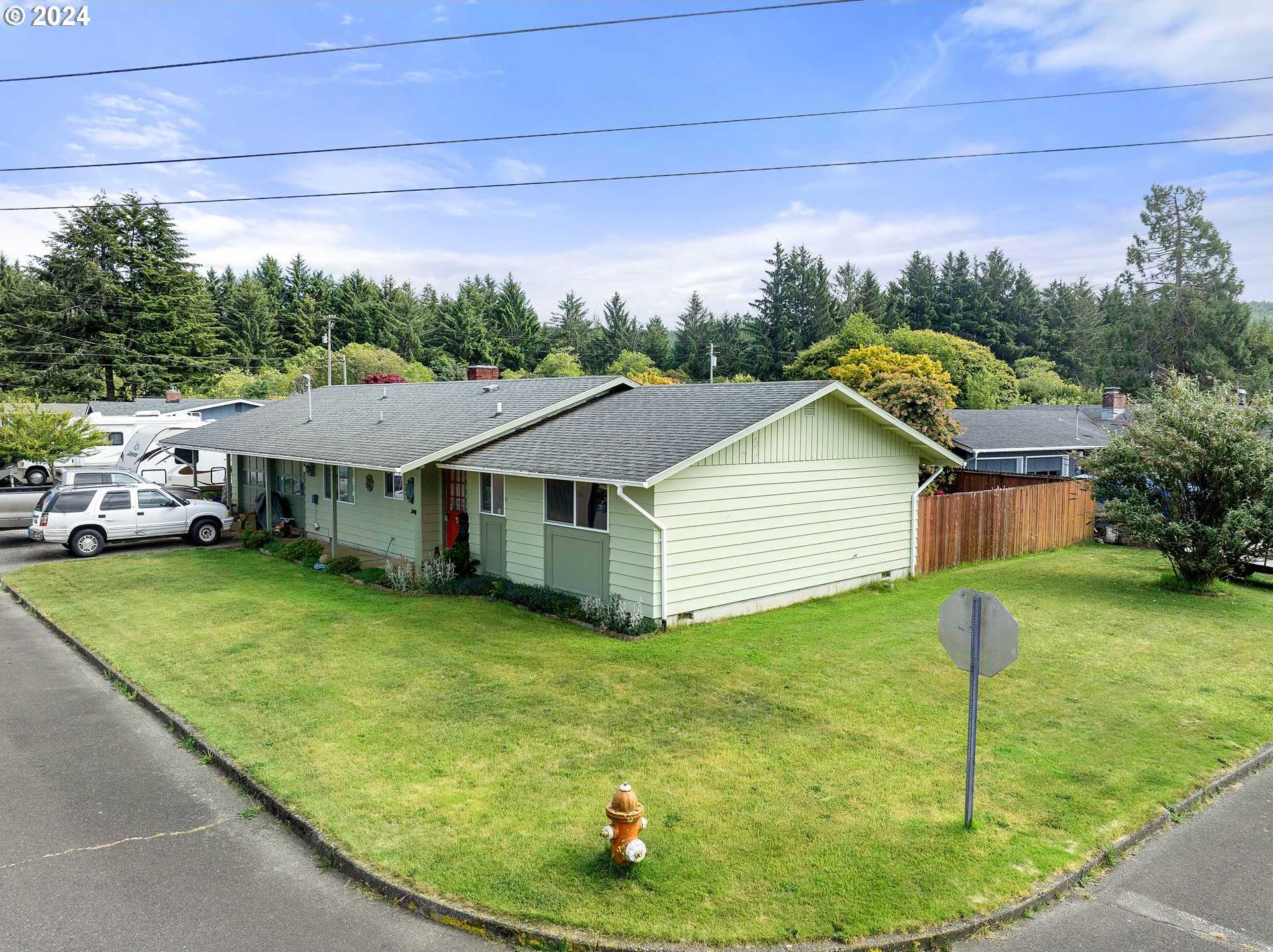 photo 2: 480 WARD WAY, Reedsport OR 97467