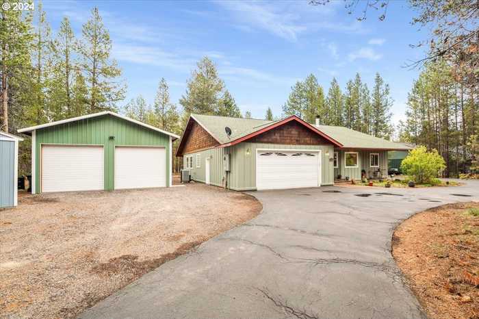 photo 1: 52516 DEER FIELD DR, La Pine OR 97739