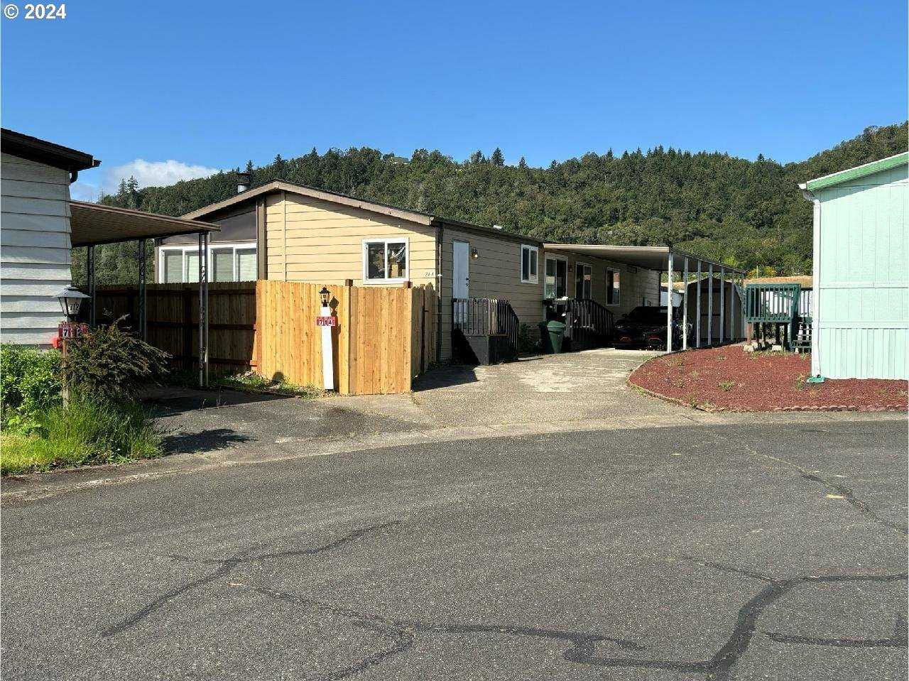 photo 1: 714 SHADOW RANCH LN, Roseburg OR 97470