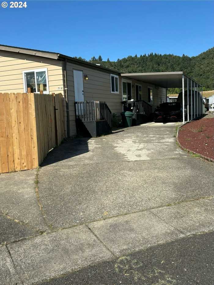 photo 2: 714 SHADOW RANCH LN, Roseburg OR 97470