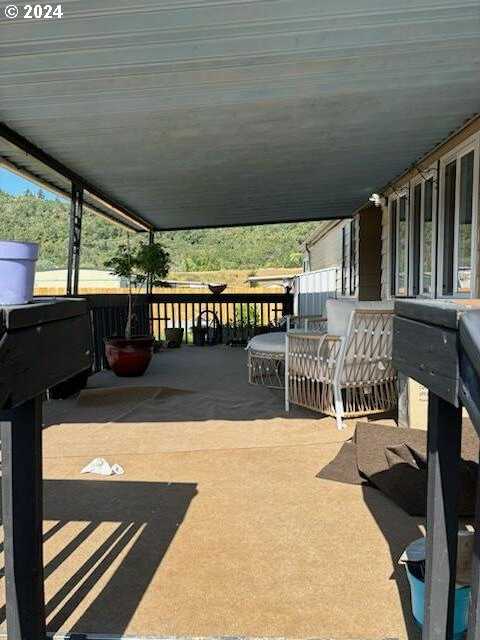 photo 3: 714 SHADOW RANCH LN, Roseburg OR 97470