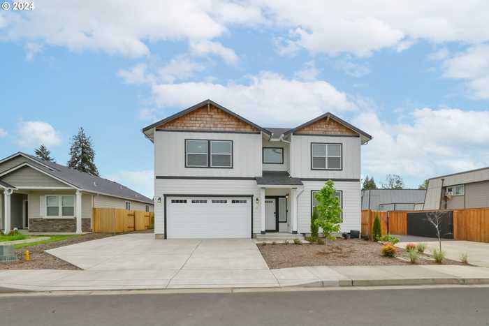 photo 2: 1695 DOTIE DR, Springfield OR 97477