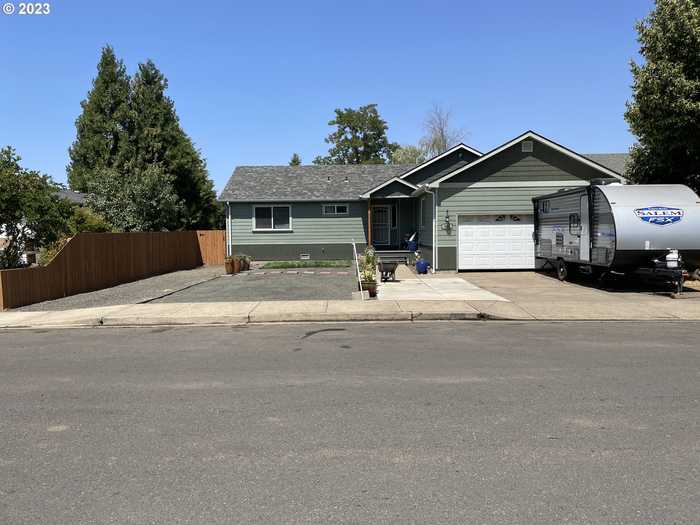 photo 2: 510 E 9TH AVE, Junction City OR 97448