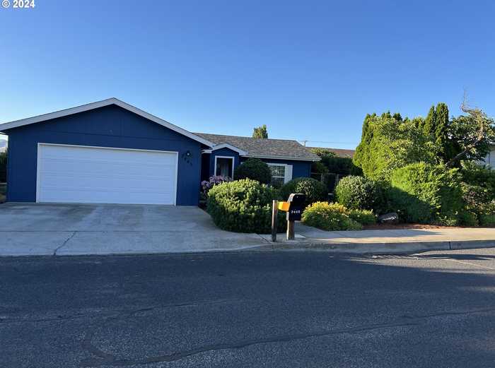 photo 1: 2445 E 15TH ST, The Dalles OR 97058