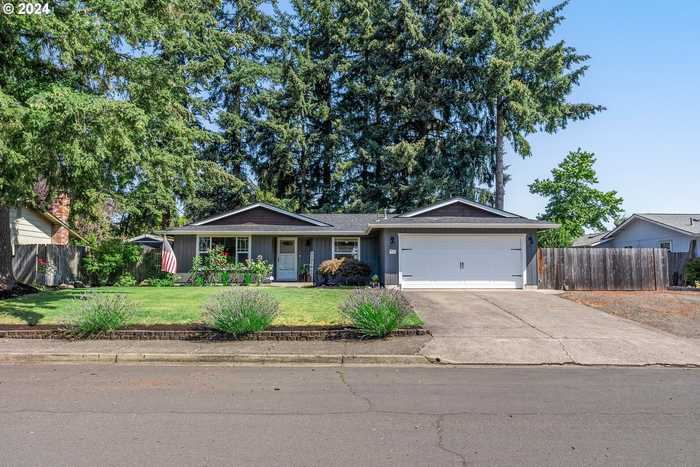 photo 2: 971 TRAVIS AVE, Eugene OR 97404