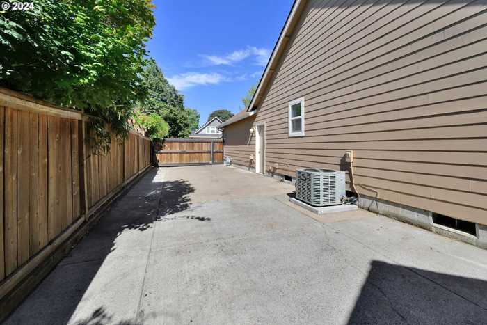 photo 42: 2719 TAITO ST, Eugene OR 97404