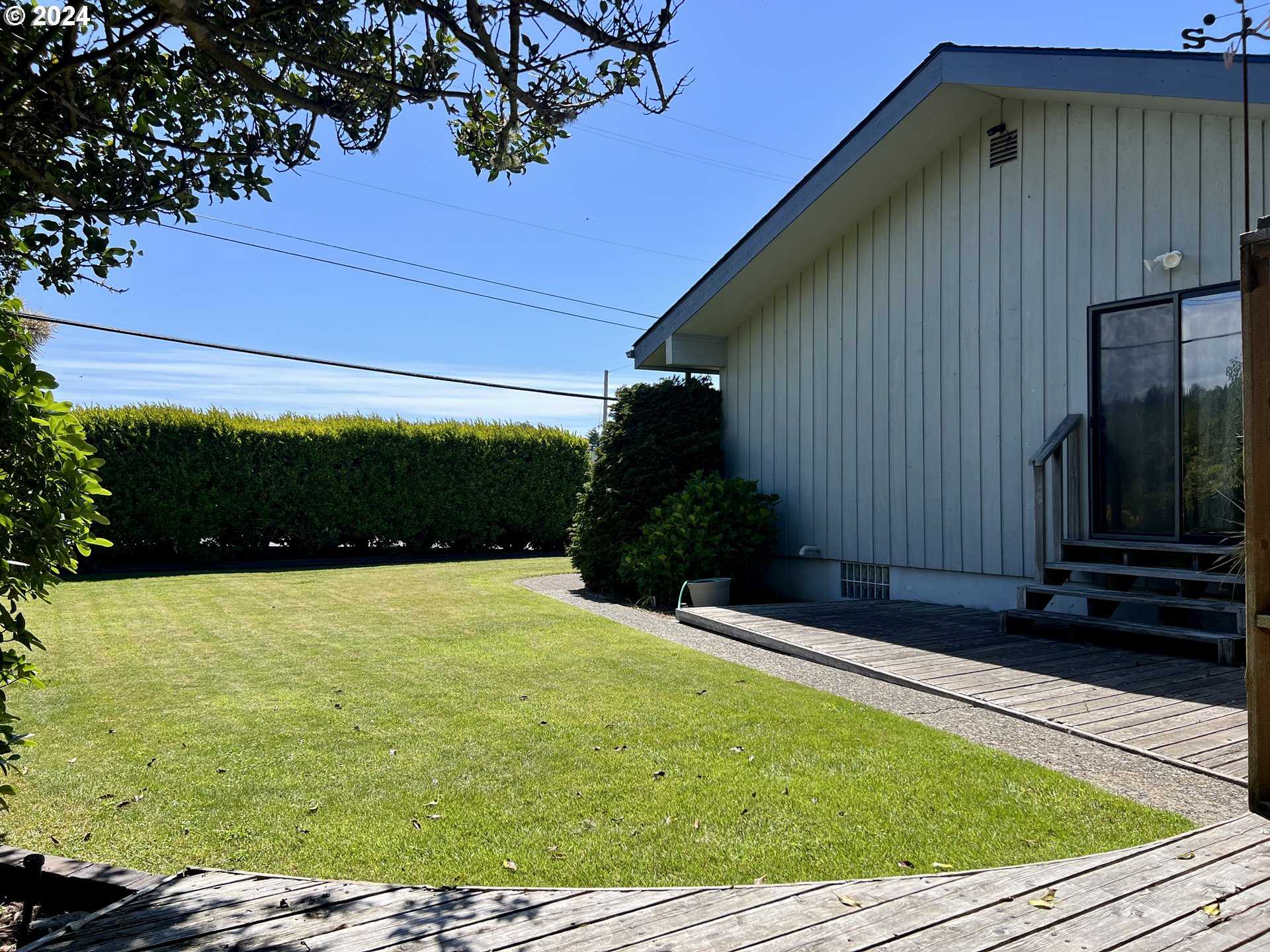 photo 2: 878 MICHIGAN AVE, Coos Bay OR 97420