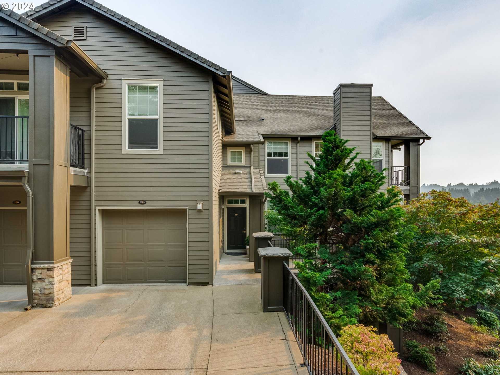 photo 1: 2109 SNOWBERRY RIDGE CT, West Linn OR 97068