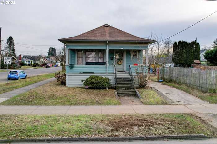 photo 1: 2104 N ROSA PARKS WAY, Portland OR 97217