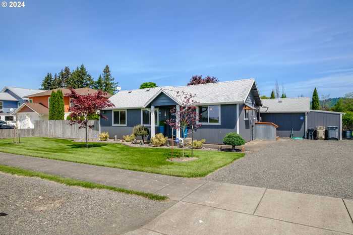 photo 2: 1653 S 12TH ST, Lebanon OR 97355