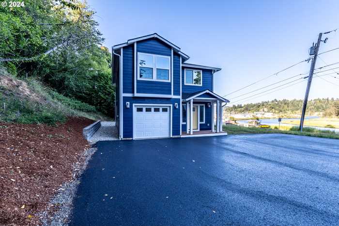 photo 1: 784 Southwest BLVD, Coos Bay OR 97420