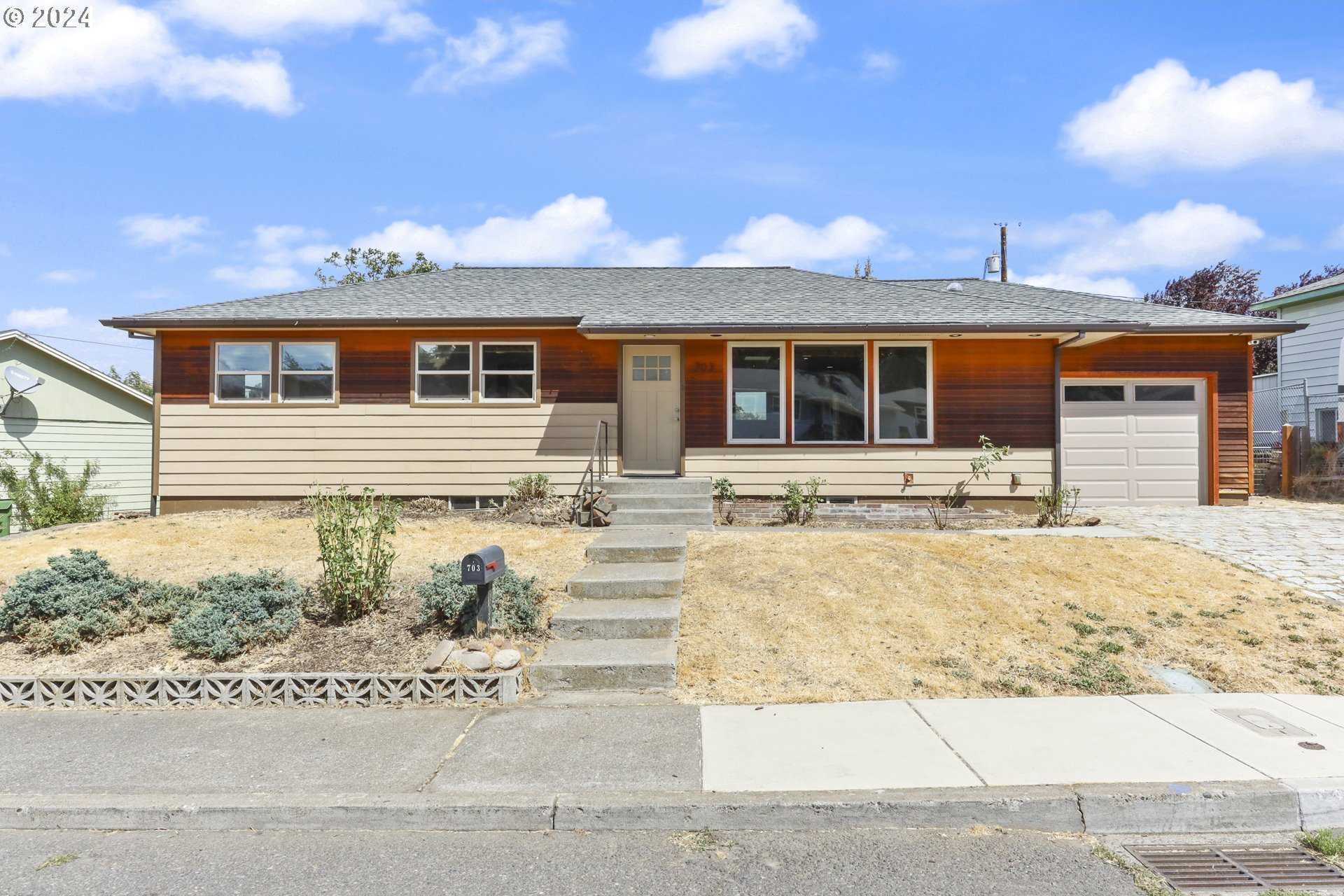 photo 1: 703 E 20TH ST, The Dalles OR 97058