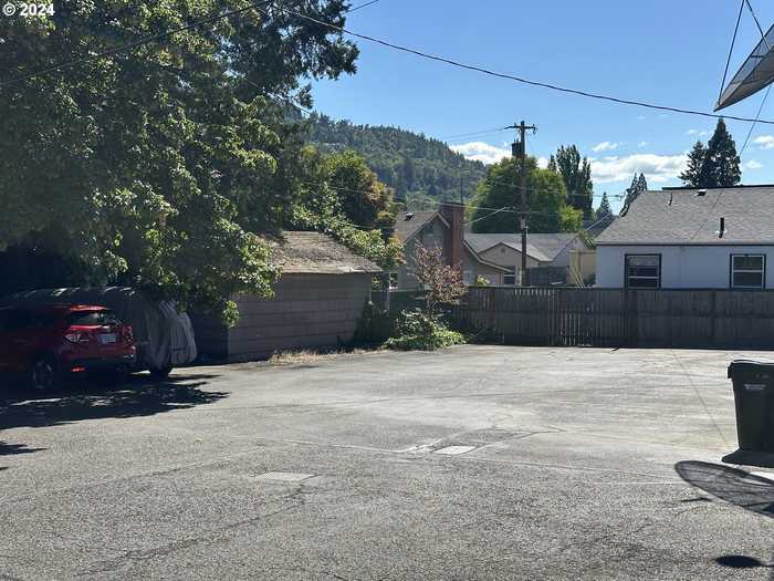 photo 14: 631 W UNION ST, Roseburg OR 97471