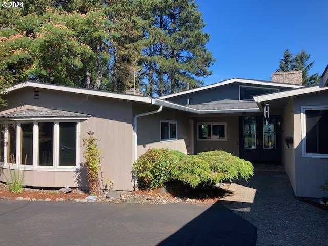 photo 1: 5055 SUMMIT ST, West Linn OR 97068