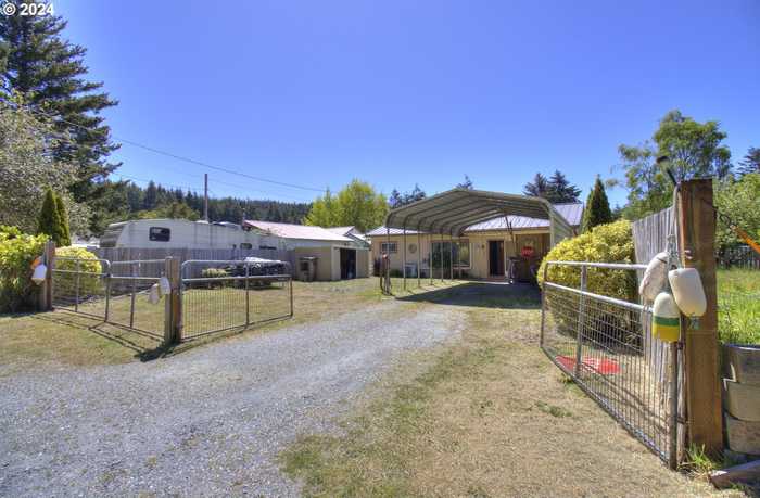 photo 2: 235 MATHER DR, Port Orford OR 97465