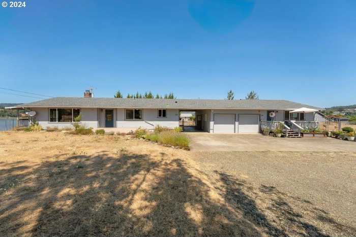 photo 1: 379 CHURCH RD, Sutherlin OR 97479