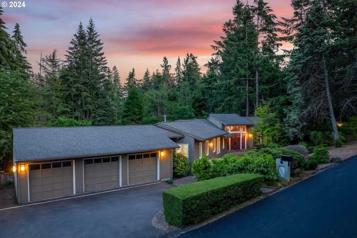 photo 1: 18034 SKYLAND CIR, Lake Oswego OR 97034