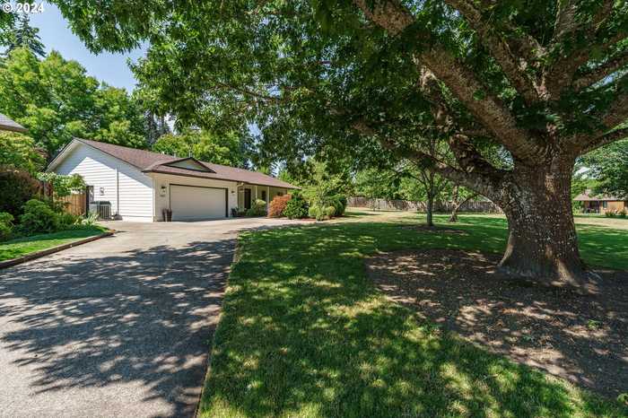 photo 2: 1611 SW COUNTRY CLUB PL, Corvallis OR 97333