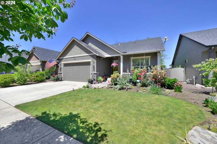 photo 1: 945 PENNINGTON CT, Eugene OR 97404