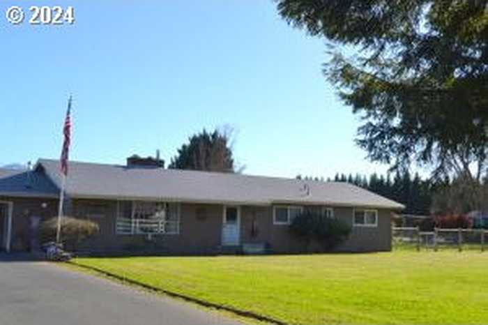 photo 1: 2821 S RIVER RD, Grants Pass OR 97527