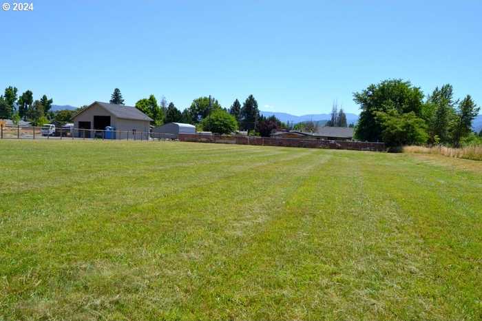 photo 35: 2821 S RIVER RD, Grants Pass OR 97527
