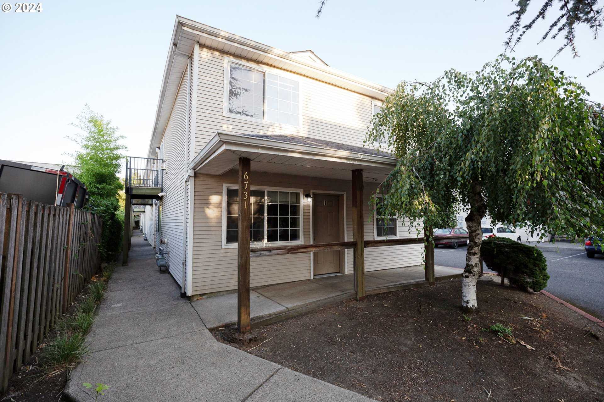 photo 2: 6719 SE 82ND AVE, Portland OR 97266