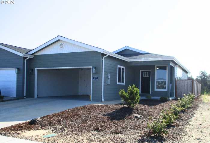 photo 2: 5171 NOPAL ST, Florence OR 97439