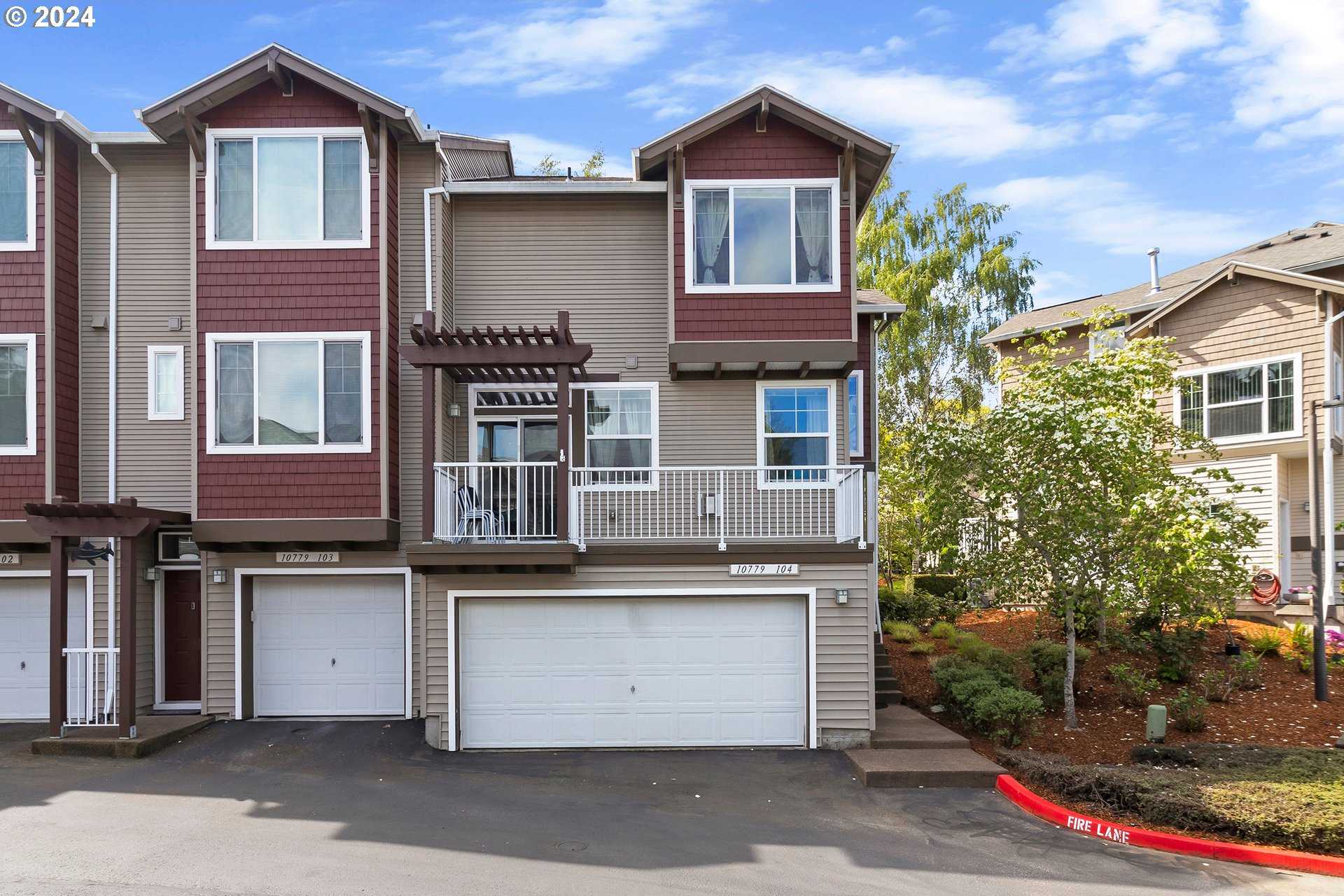 photo 1: 10779 SW CANTERBURY LN Unit 104, Tigard OR 97224