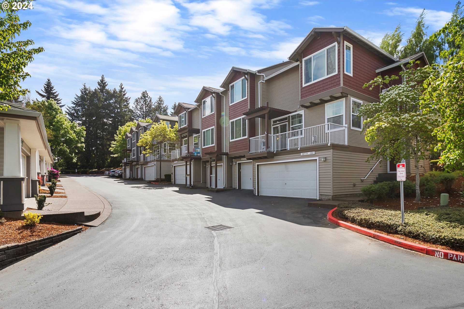 photo 3: 10779 SW CANTERBURY LN Unit 104, Tigard OR 97224