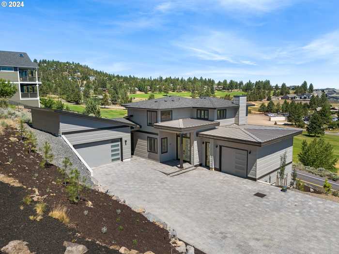 photo 1: 2580 NW AWBREY POINT CIR, Bend OR 97703