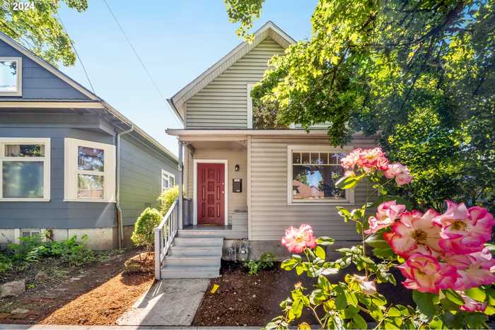 photo 1: 323 SE 28TH AVE, Portland OR 97214