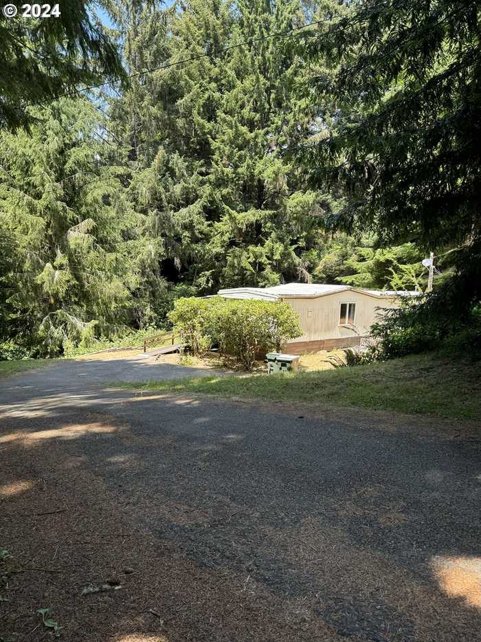 photo 1: 92553 CASCADE LN, Coos Bay OR 97420