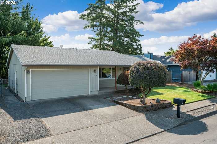 photo 1: 1740 SE HALE AVE, Gresham OR 97080