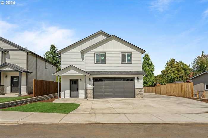 photo 1: 1109 RESERVE ST, Silverton OR 97381