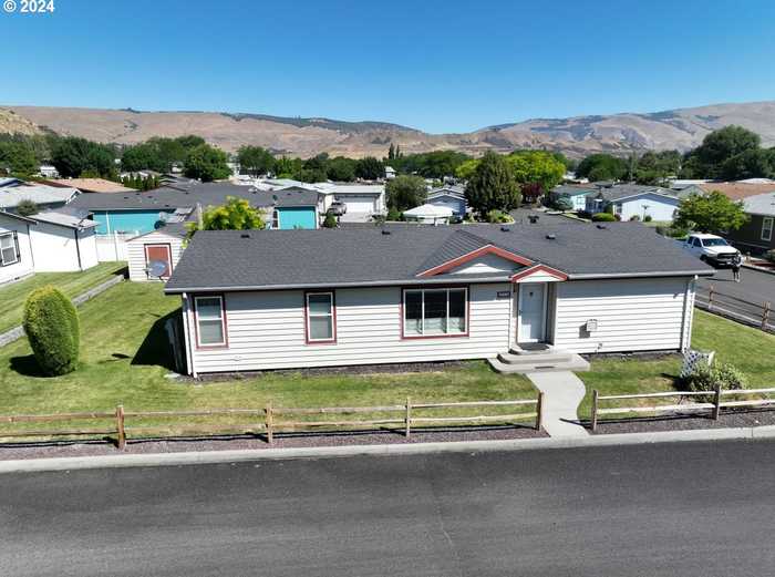 photo 1: 950 POMONA ST Unit 206, The Dalles OR 97058