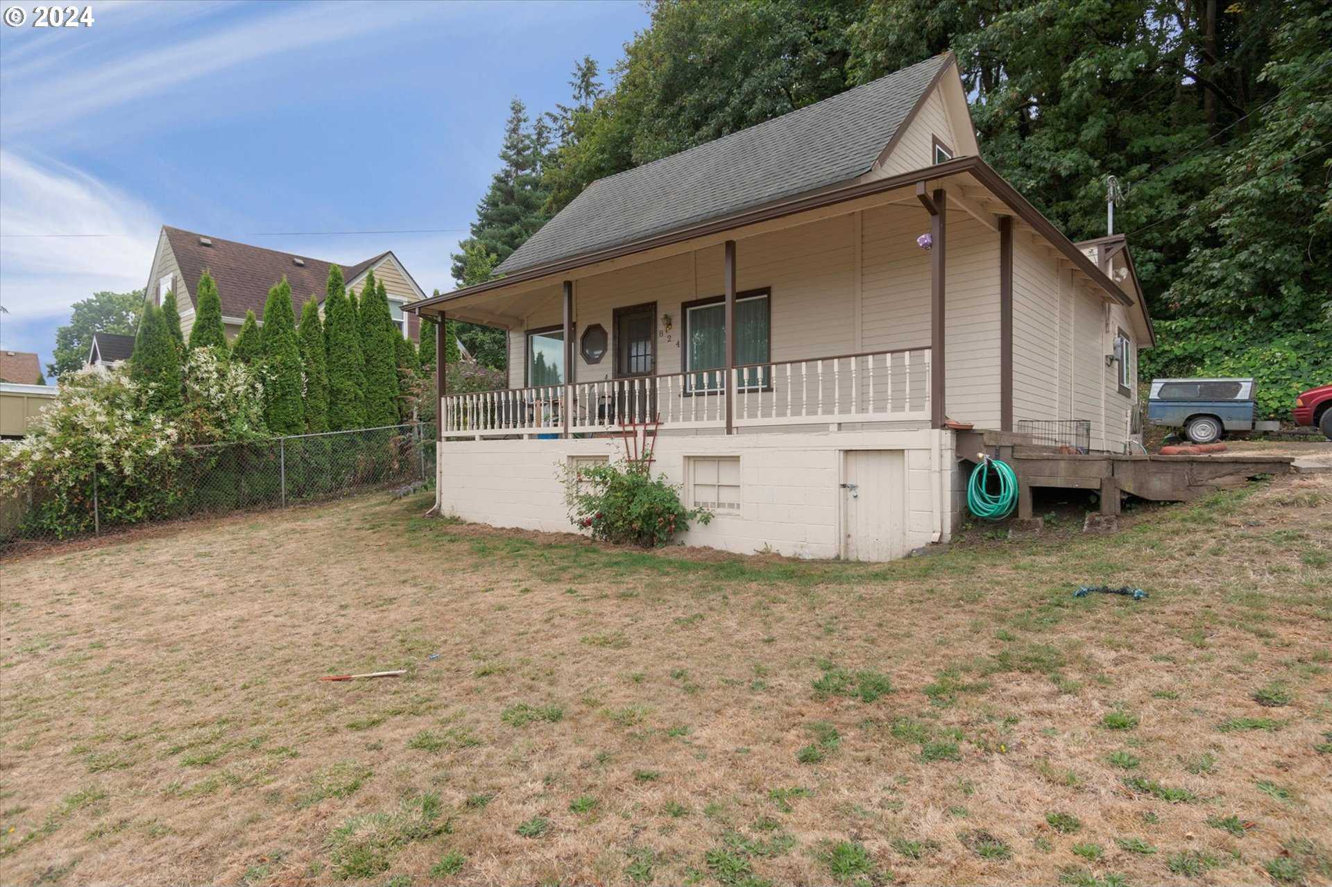 photo 2: 824 W C ST, Rainier OR 97048