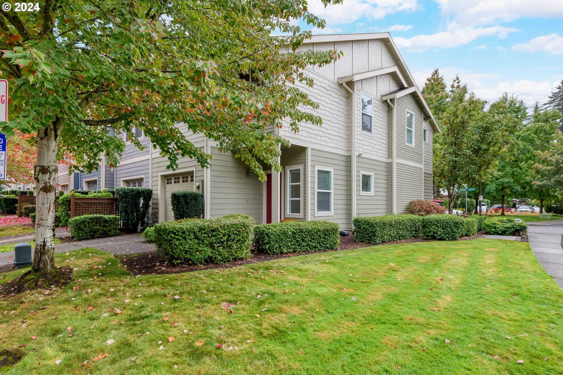 photo 2: 2102 NE REDELFS WAY, Beaverton OR 97006