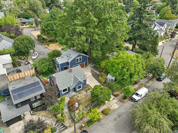 photo 2: 4009 SE BYBEE BLVD, Portland OR 97202