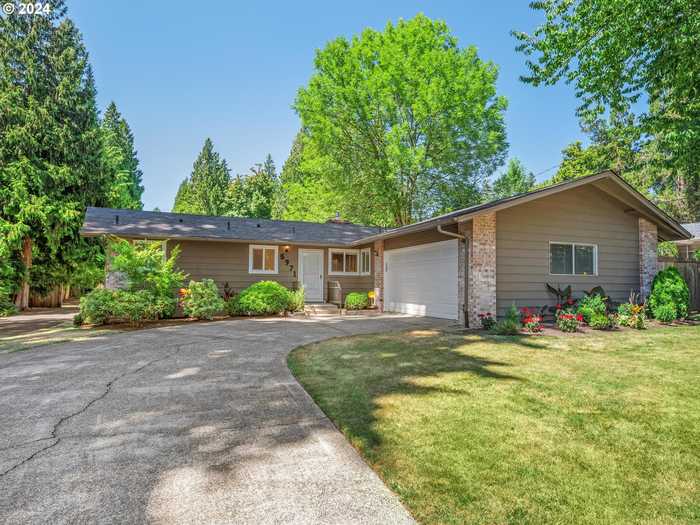 photo 1: 5971 SE WILLOW LN, Milwaukie OR 97267