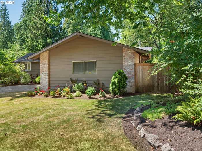 photo 2: 5971 SE WILLOW LN, Milwaukie OR 97267