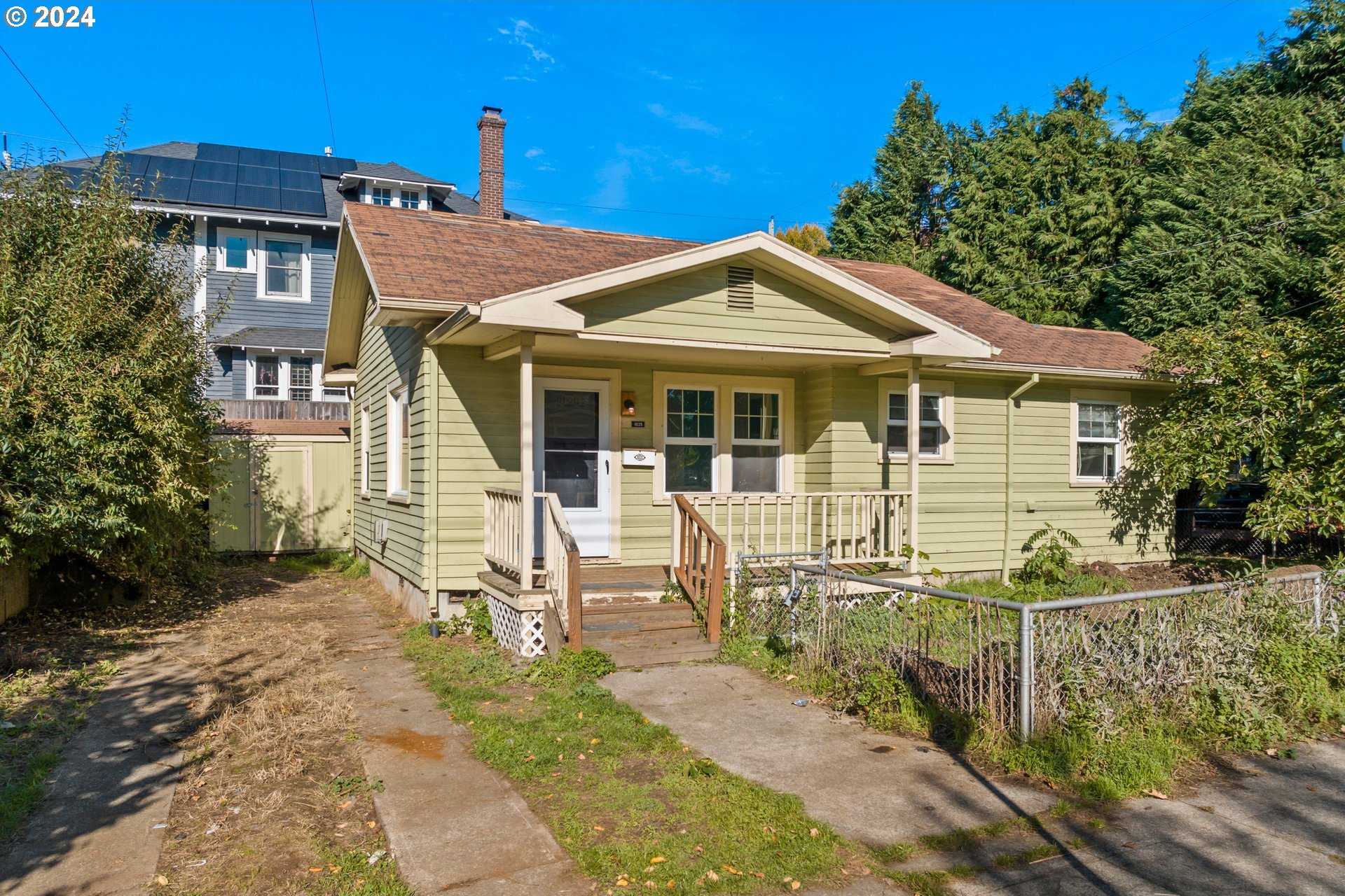 photo 1: 1829 SE WASHINGTON ST, Portland OR 97214