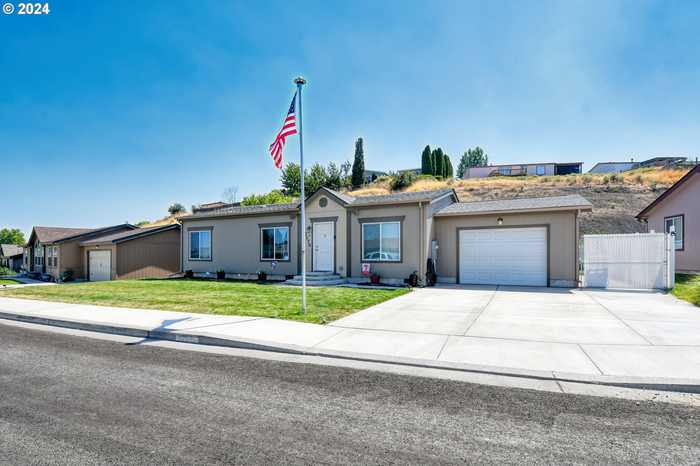 photo 2: 3078 SW RIVER VIEW DR, Pendleton OR 97801