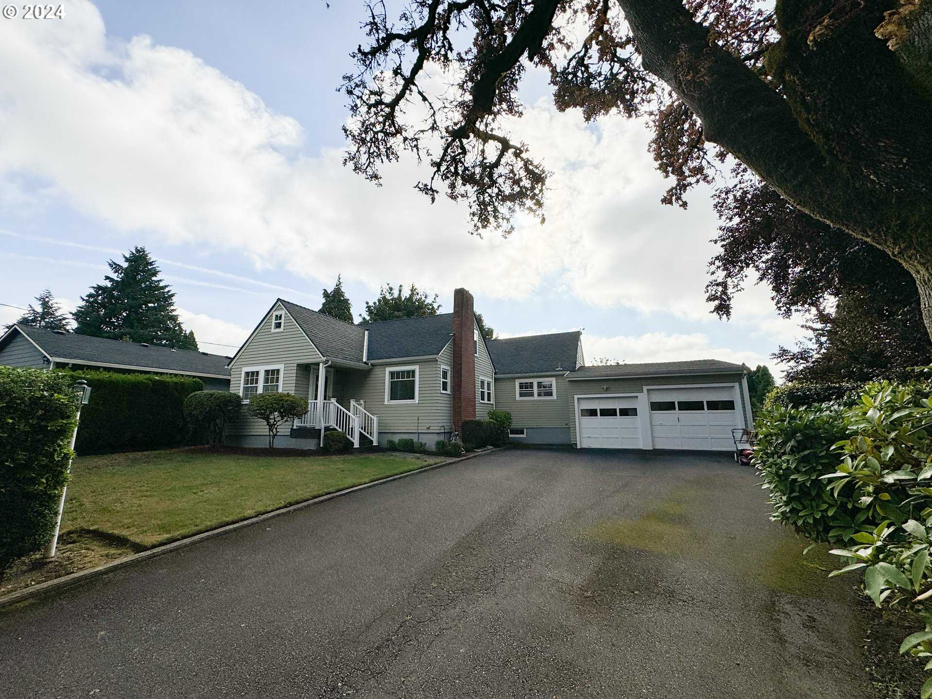 photo 1: 5716 DUNIWAY AVE, Gladstone OR 97027