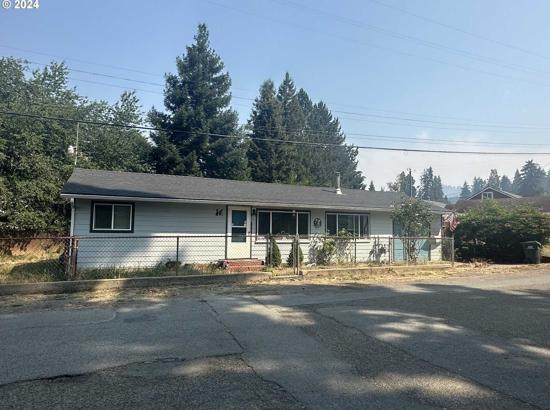 photo 1: 235 N 6TH ST, Glendale OR 97442