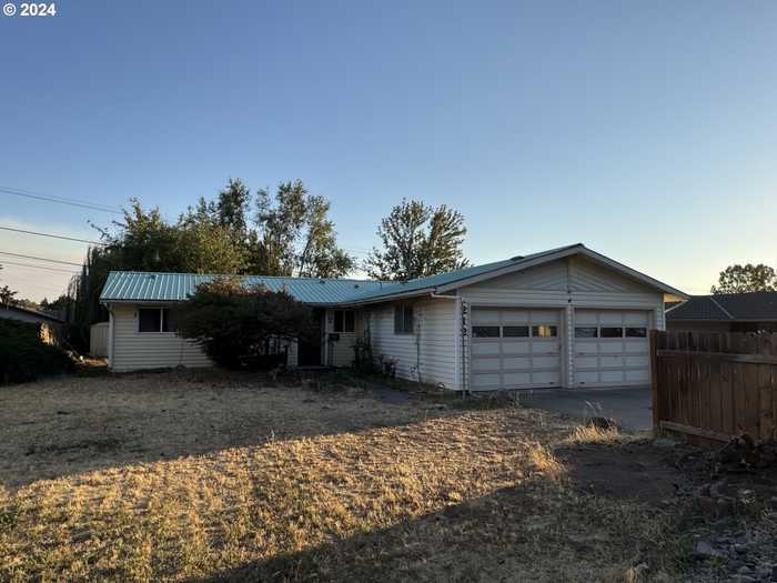 photo 1: 2120 SW OLSON AVE, Pendleton OR 97801