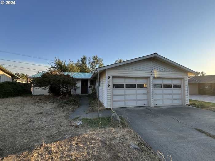 photo 2: 2120 SW OLSON AVE, Pendleton OR 97801